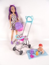 Barbie Babysitter Inc. Skipper-Spielset Puppe mit Kinderwagen und Baby (21320)