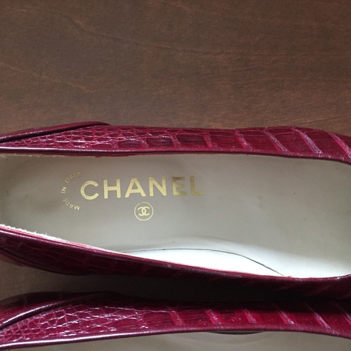 CHANEL Burgundy Crocodile Flats  SZ 5 - Picture 2 of 8