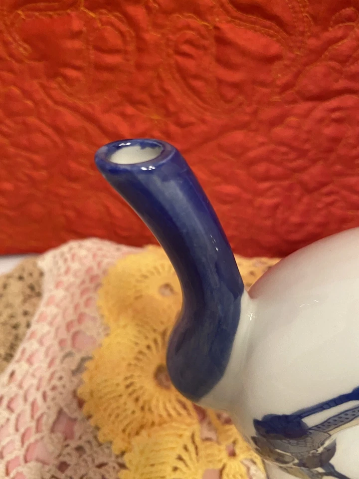 Tetera azul cobalto en forma de rosquilla con tapa patrón de verduras y frutas. Mini Foto 4 de 4