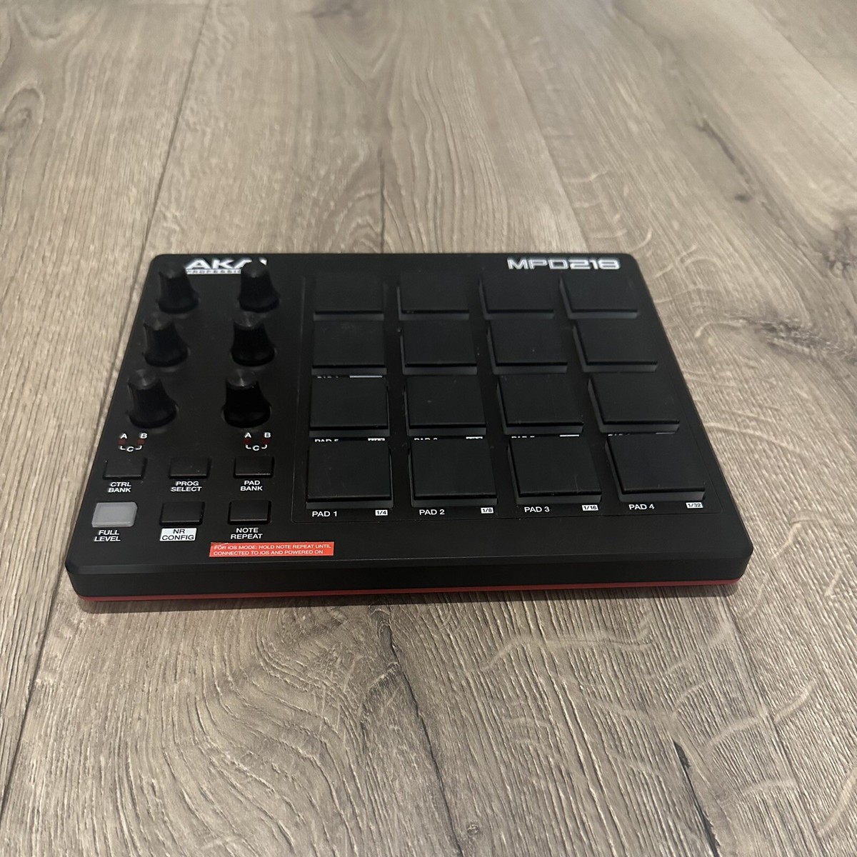 Akai パッド MPD218 Akai Professional MPD218 Pad Controller | Guitar Center