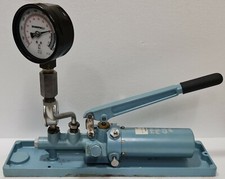 OMEGA DWT1327 DF PORTABLE GAUGE TESTER/ TEST PUMP 10000 PSI 2JH-05329