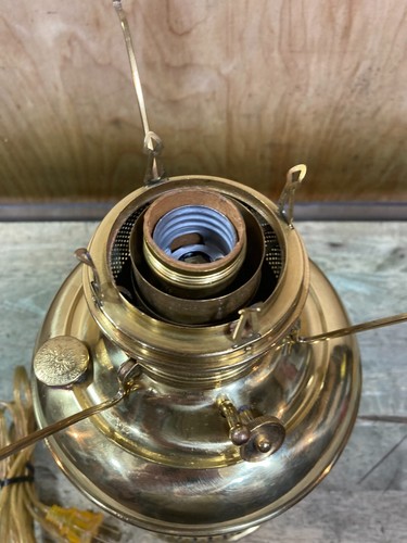 Miller antique Brass table oil lamp - Electrified - Picture 17 of 24
