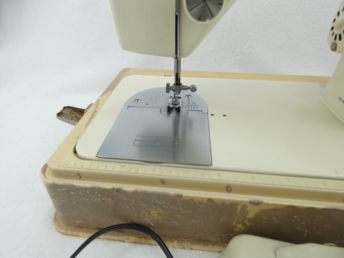 Montgomery Ward UHT J1269 All Metal Sewing Machine W/Pedal Vintage