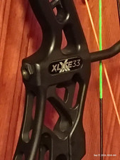 Xpedition XLite 33 RH Compound Bow 70lb 33in Black Aluminum Bow Hunting