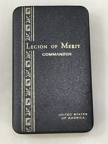 US Legion of Merit Commander Medal Plush Case - Pin Badge - Great Shape