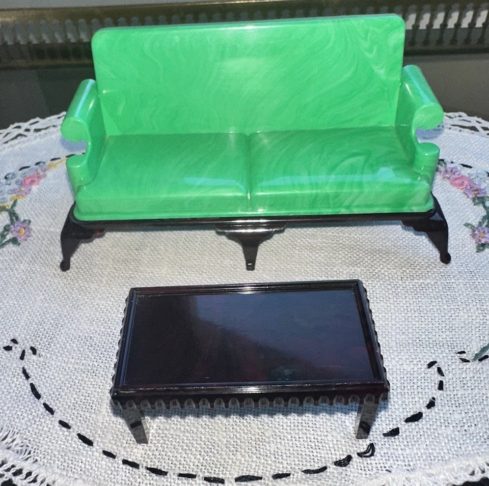 Ideal Green sofa & Coffee Table 1:16 Plastic Vintage dollhouse furniture Renwal - Image 2 of 4