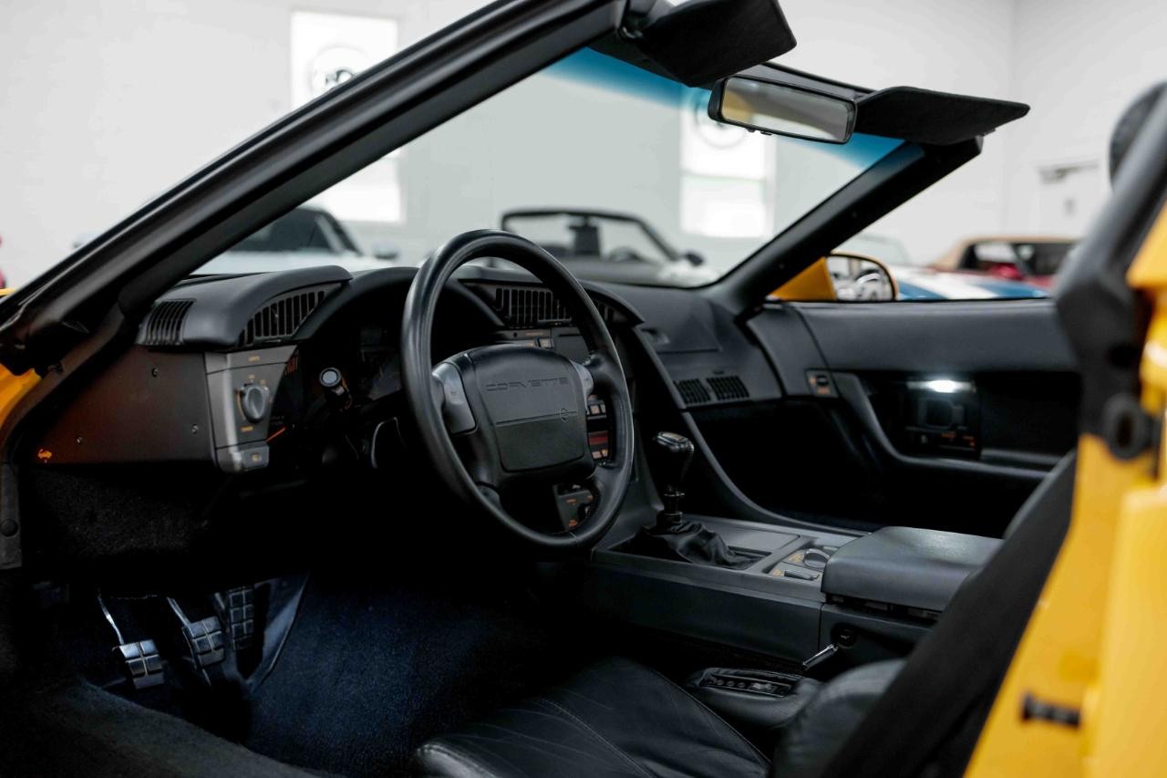 1991 Yellow Chevrolet Corvette   | C4 Corvette Photo 2