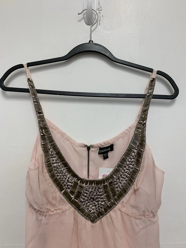 Camiseta sin mangas de seda Bebe adornada metálica Club Love cuadrada pequeña Foto 2 de 4