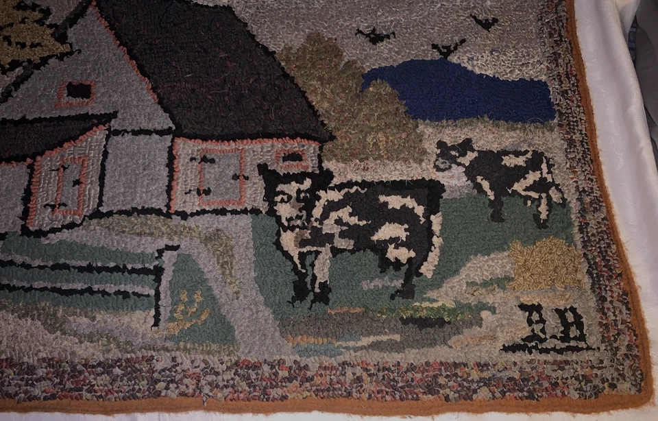 Alfombra muy antigua arte popular primitivo enganchada a mano escena de vaca y granero 19" por 35" Foto 3 de 4