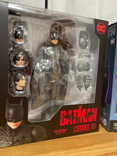MAFEX No.188 THE BATMAN & No.170 Huntress (Hush Ver.) Action Figures by MEDICOM - Picture 3 of 7