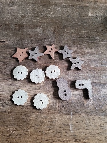 12 Ceramic Buttons Stars Snowman Flag Tree Apple Rocking Horse Flower School - Picture 4 of 4
