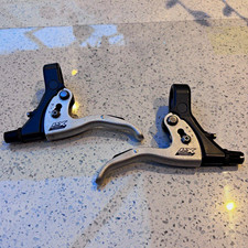 Shimano Deore LX BL-M570 Brake Lever Pair Flat Bar 22.2mm 4-Finger Blue/Black