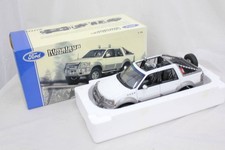 Autoart Millennium Ford himalaya Expedition 1/18 Figure F393