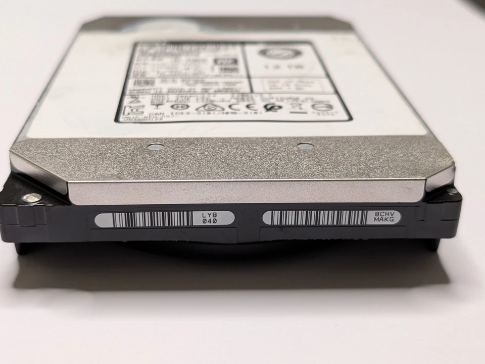 Disco duro Dell UltraStar 3,5" 12 TB SAS HDD | HUH721212AL5200, desinfectado Foto 4 de 4