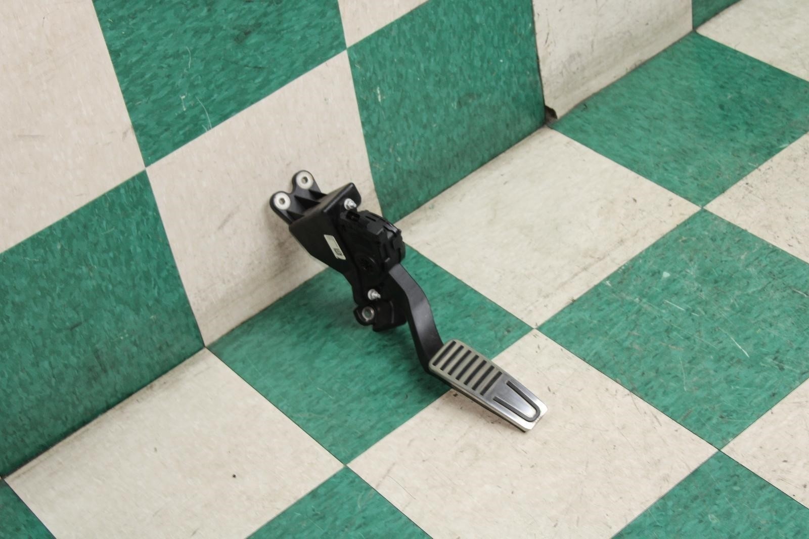 14-19 Ghibli Alloy Electronic Gas Motor Throttle Accelerator Pedal Assembly OEM