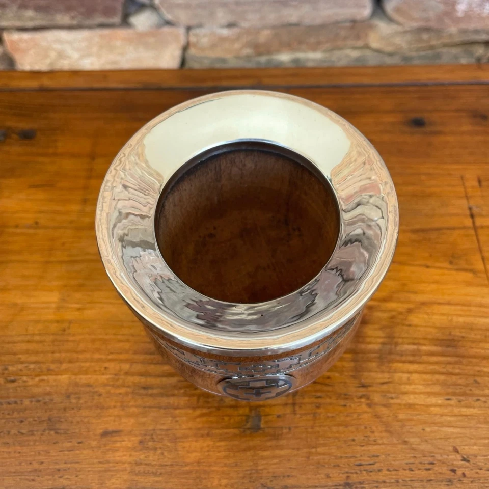 高级手工 Algarrobo 木质伴侣杯带手工凿羊驼口音  — 第 3/4 张图片