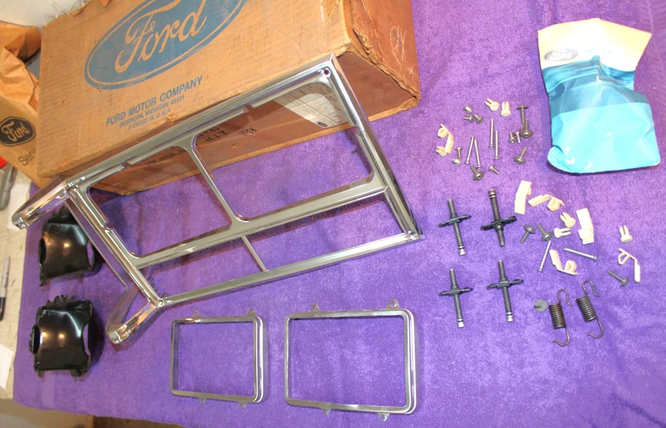 1977 1978 Lincoln Versailles NOS RH FRONT HEAD LAMP DOOR BEZEL BUCKET RING KIT - Image 3 of 4