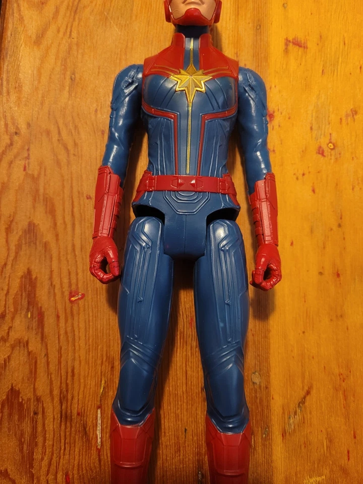Figura de acción Capitana Marvel 12 pulgadas Mohawk Avengers Titan Hero Blast Gear 2018 Foto 3 de 4