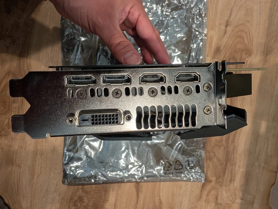 ASUS Radeon RX Vega 64 8GB Overclocked 2048-Bit HBM2 PCI Express Video Card - Image 2 of 2