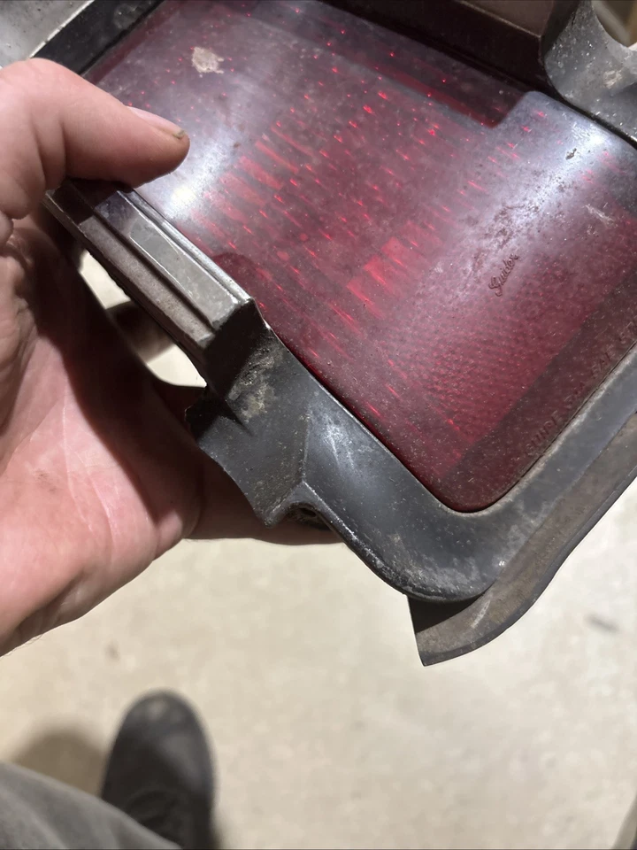 Oldsmobile Olds Cutlass Supreme 442 1969 luz trasera izquierda izquierda izquierda lado del conductor usada OEM Foto 4 de 4