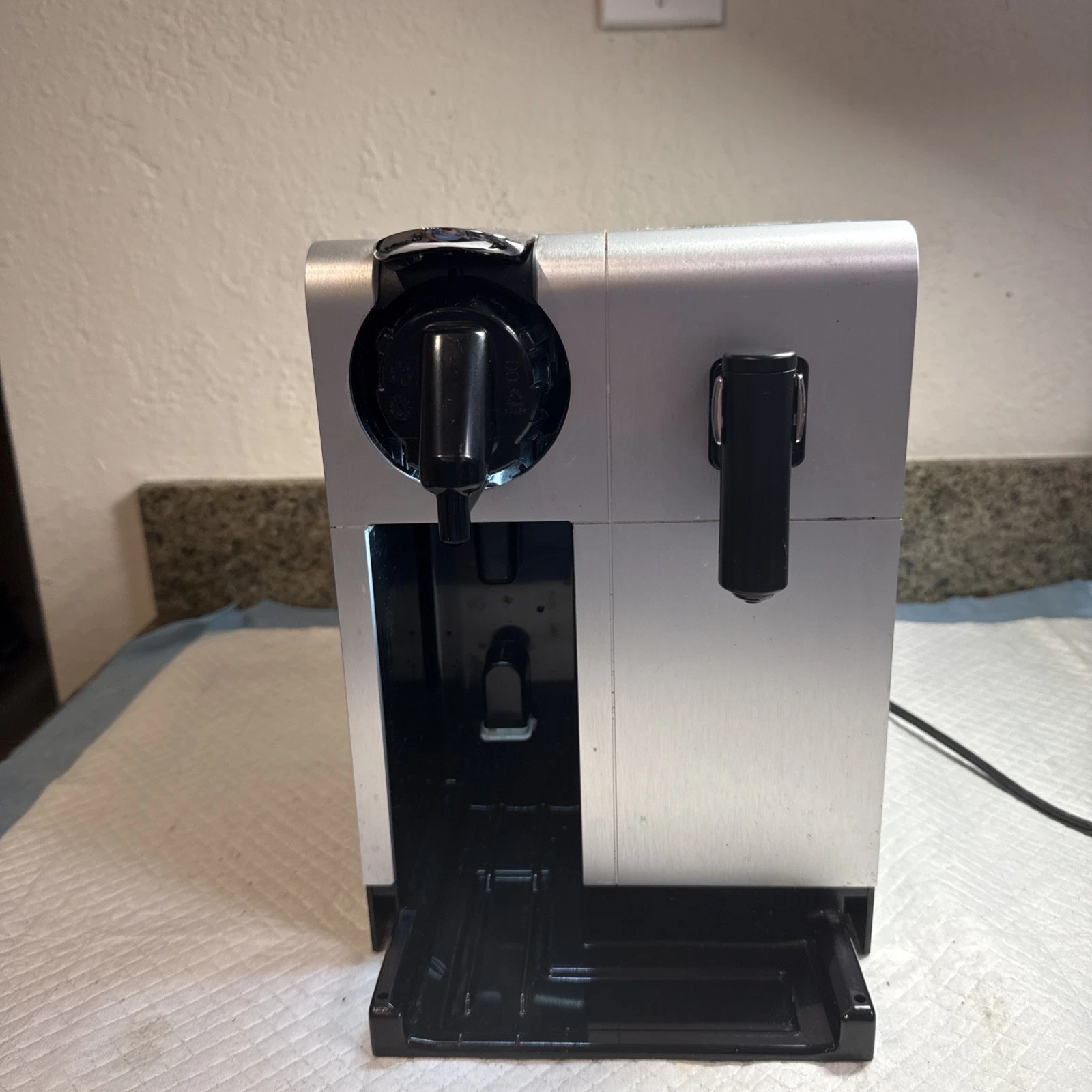 De'Longhi EN750MB Lattissima Pro Nespresso Coffee Machine DeLonghi - WORKS as Is