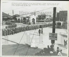 1951 Press Photo UN troops move through South Korean town after Seoul withdrawal