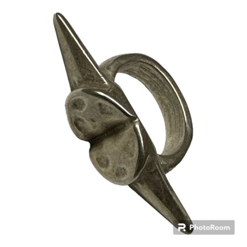 UNO DE 50 schlichter versilberter Ring mit zwei Kanten mit Stacheln Größe 6