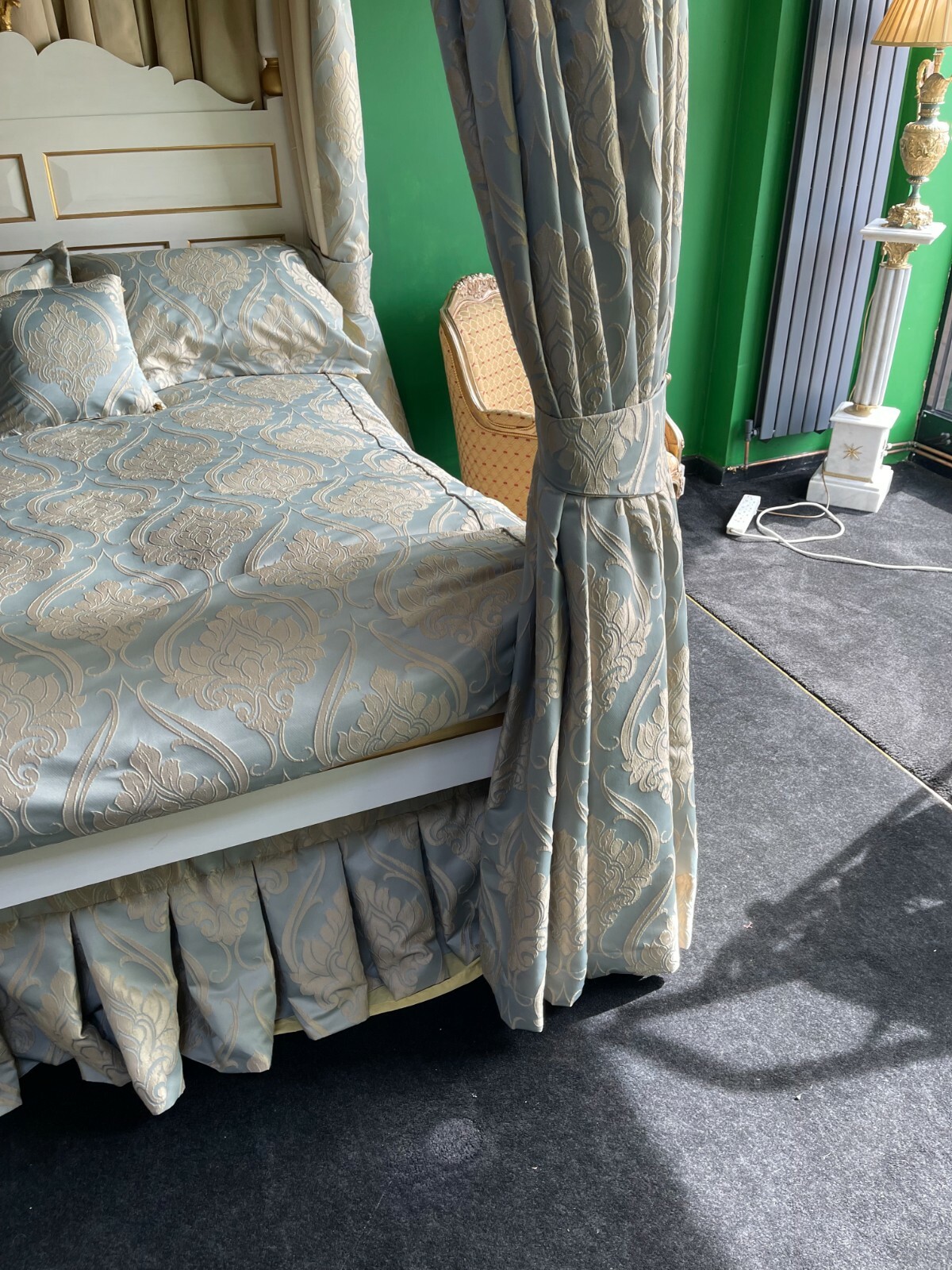 Hand Made White & Gold Painted Carved Wooden Four Poster Bed eBay