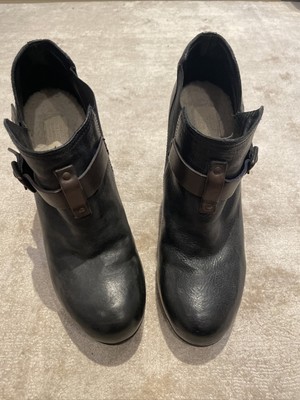 ugg boots buckle side