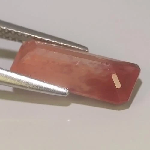 3.07Cts NATURAL BI-COLOUR RED ANDESINE 15.2x6.5x3.9 LOOSE GEMSTONE FREE SHIPPING - Image 3 of 3
