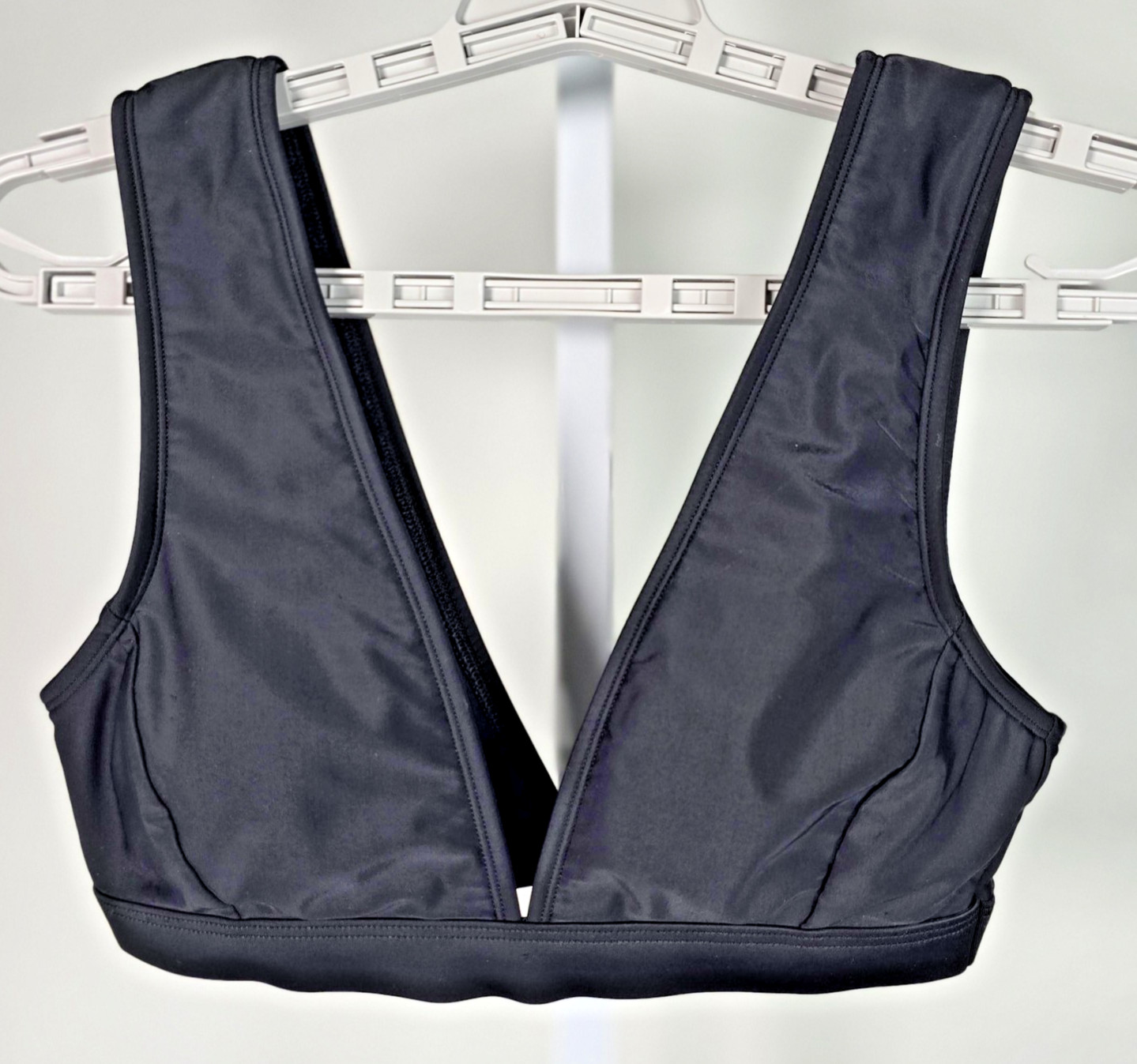 Body Glove Bikini Top Womens Medium Black Plunge V Neck Wireless Minimalist 