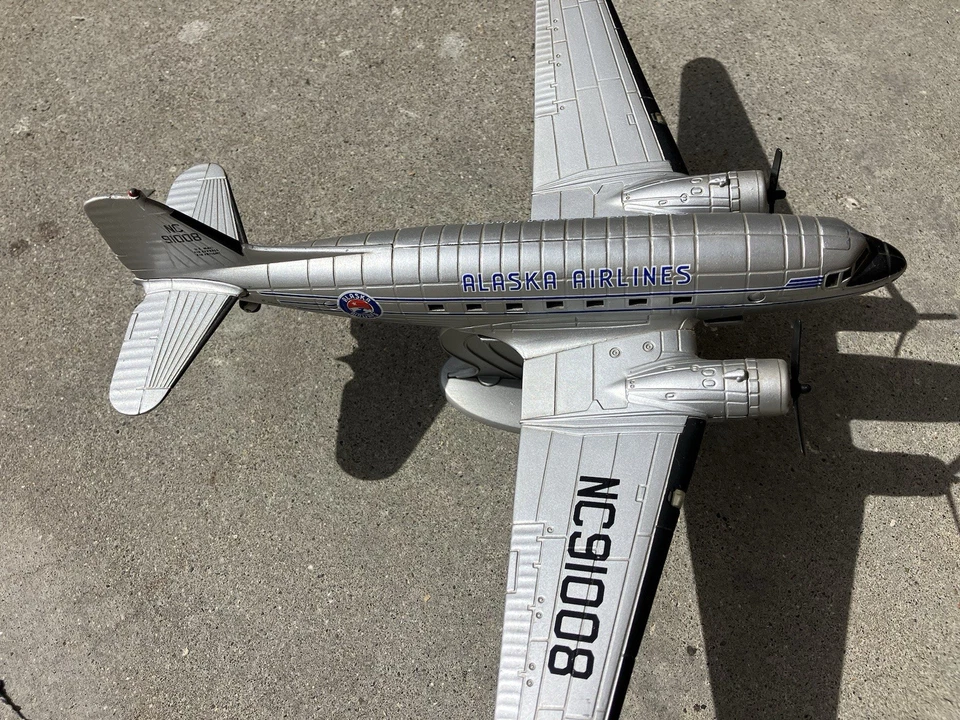 1/72 Scale Ertl Collectibles Alaska Airlines Prestige Series Douglas DC-3 - Image 2 of 4
