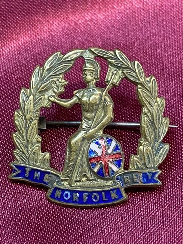 Lovely WW1 Enamel The Norfolk Regiment Sweetheart Brooch w/fixing