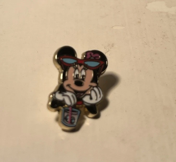 DISNEY Pin Trading, Beach Series Minnie Mouse, 2018 - Image 2 of 3