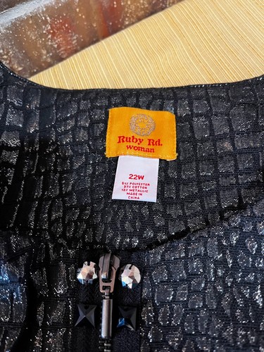 Ruby Rd Woman Black Reptile Embossed Shimmer Zip Jacket Size:22W - Picture 3 of 5