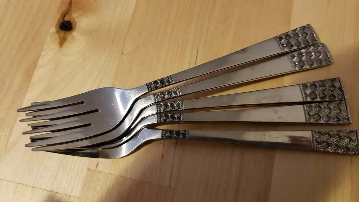5 ANTIQUE VINTAGE COLLECTIBLE FORKS 6