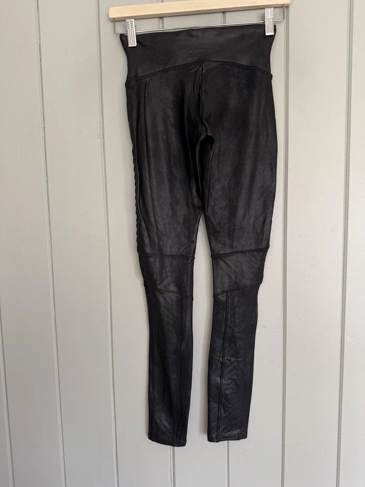 Леггинсы SPANX S маленькие искусственная кожа однотонные черные мото эластичные без застежек - Изображение 3 из 4