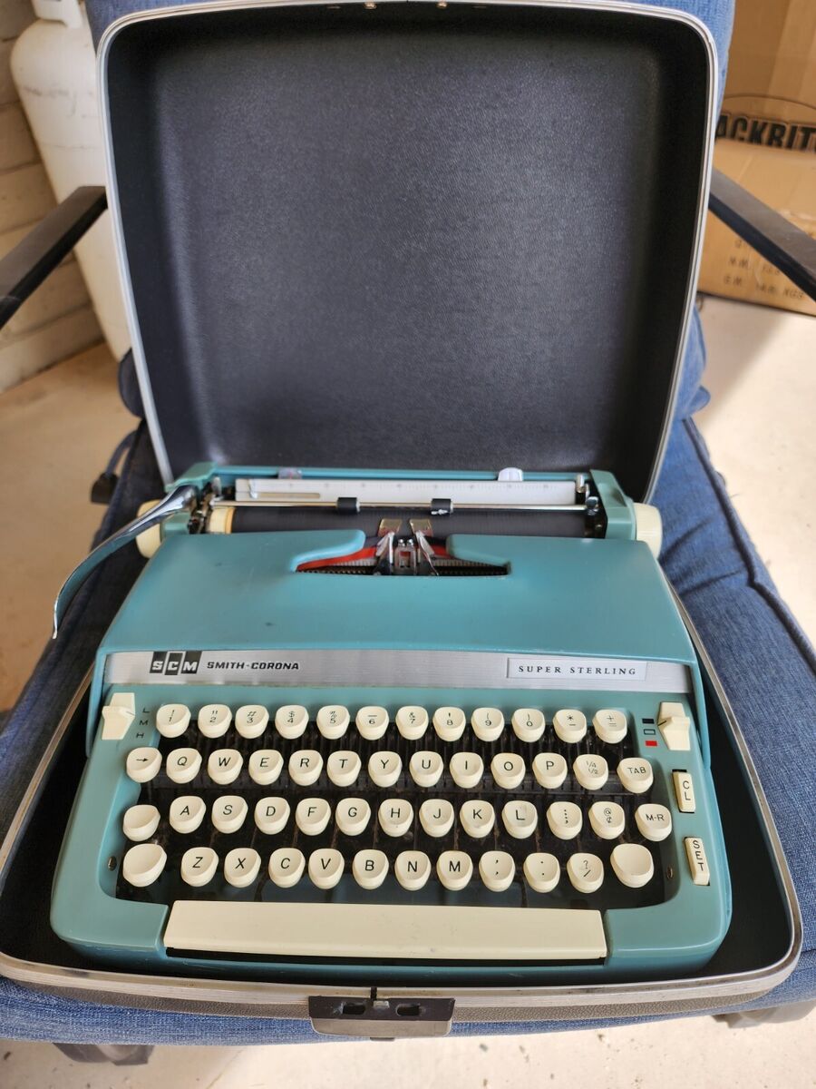 1967 Smith Corona Super Sterling Manual Typewriter Model 6SS 1967 Smith Corona Super Sterling Manual Typewriter Model 6SS