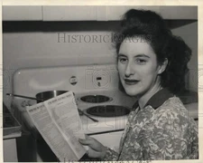 1947 Press Photo World War II Bride Minnie "Molly" Tagart - pim00402