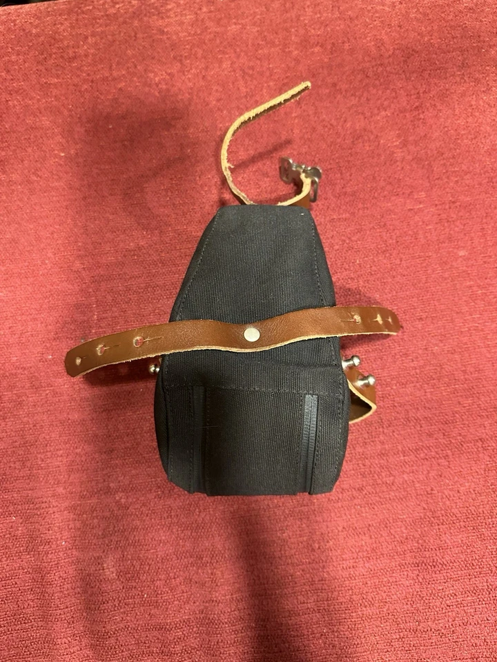 Bolsa de sillín para bicicleta Brooks Isle Of Wight, negra/marrón Foto 3 de 3