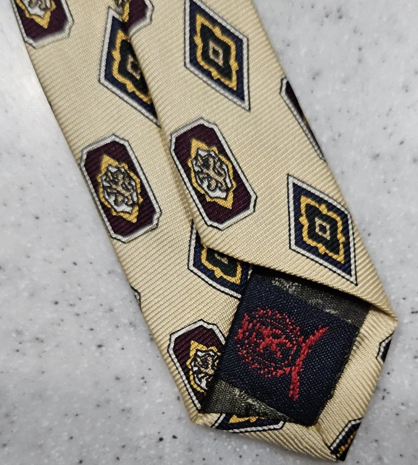 Corbata Tommy Hilfiger 100 % seda italiana escudo león granate - De colección RARA Foto 2 de 4