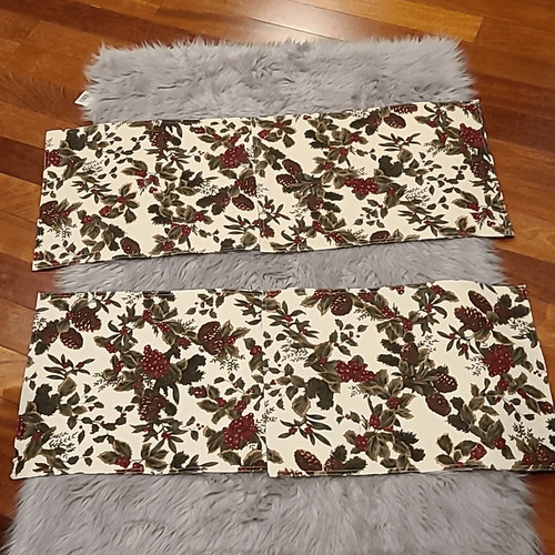 Holiday green, white and red set of 4 placemats