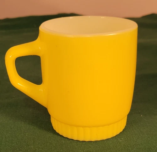 Vintage FIRE KING YELLOW D HANDLE MILK GLASS MUG ANCHOR HOCKING
