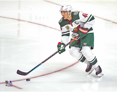 Jared Spurgeon Minn Wild UnSigned Jersey Puck vs Los Angeles Kings Photo