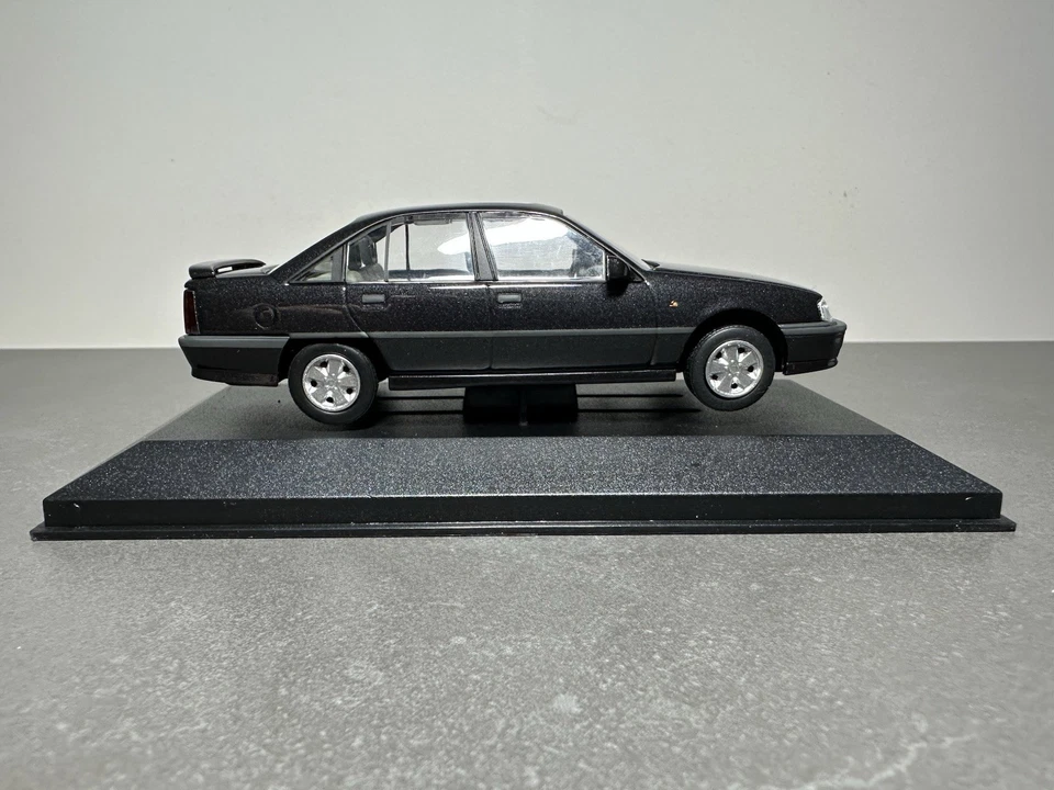 Corgi Vanguards VA14004A Vauxhall Carlton 3000 GSi Starmist Black RHD (UK) - Image 3 of 4