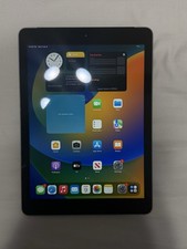 Apple iPad (5th Generation) A1823 128 GB, Wi-Fi + 4G, 9.7 in