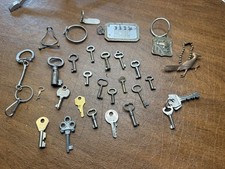 Lot Of 23 Vintage  Antique Skeleton Keys And Others  7 Keychains