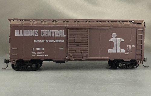 Athearn - Illinois Central - 40' Box Car + Wgt # 30130