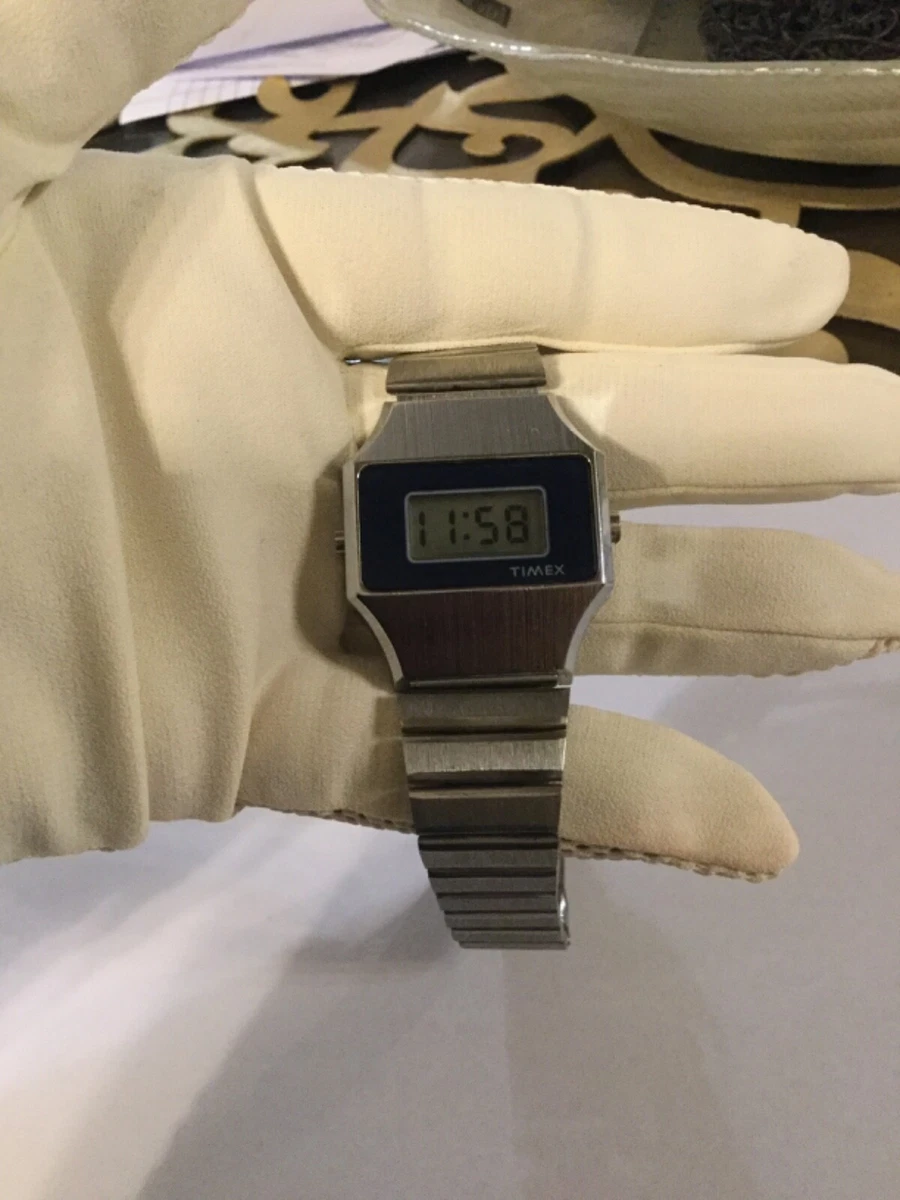 Working Vintage Timex SSQ 202 Watch