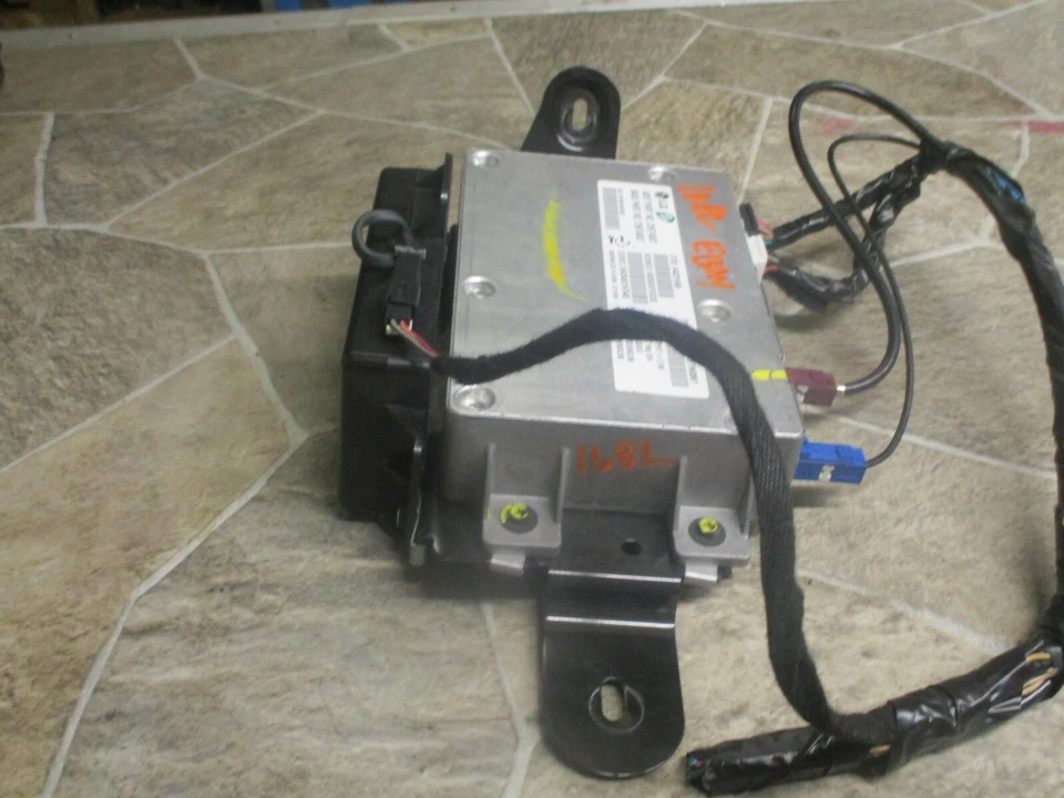 09-2010 CHEVY IMPALA BUICK LUCERNA CADILLAC DTS SATURN VUE ECM BCM PCU ONSTAR Foto 2 de 4